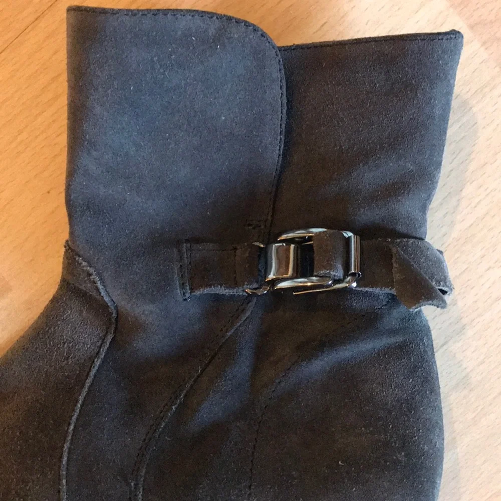 Alberto Fermani gray suede ankle booties sz 37.5